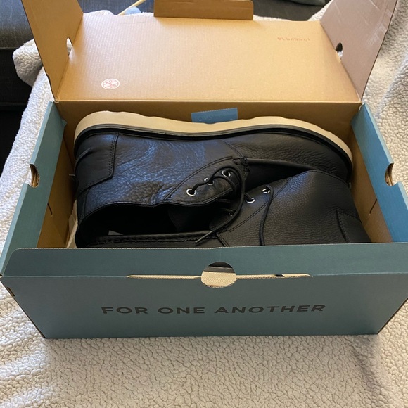 BNIB Toms Waterproof leather chukka boots - men’s - Picture 4 of 5